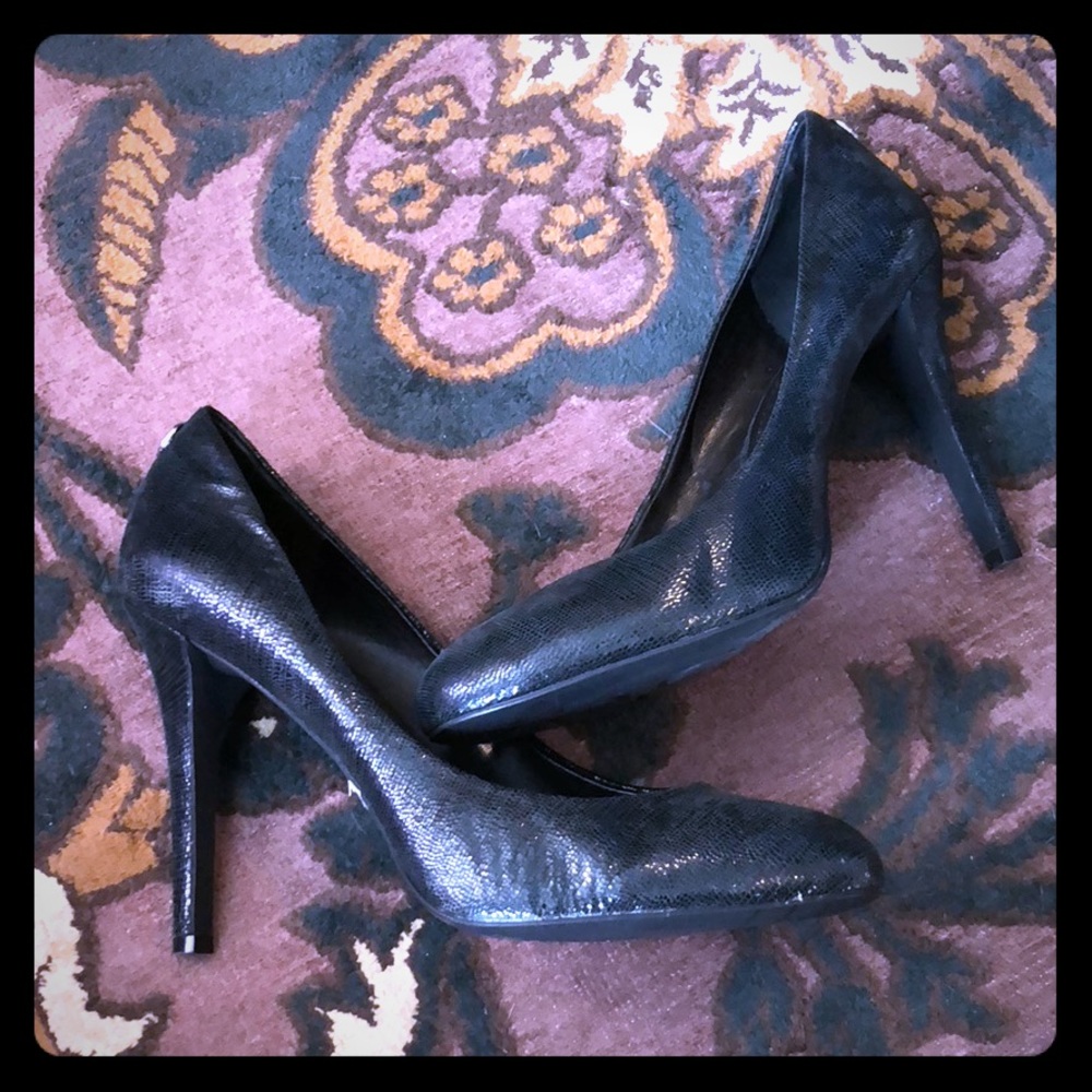 Sexy BCBG snake print stilettos - Sz 10